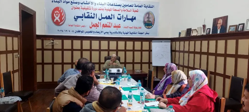 دورة تثقيفية للعاملين بالبناء والأخشاب