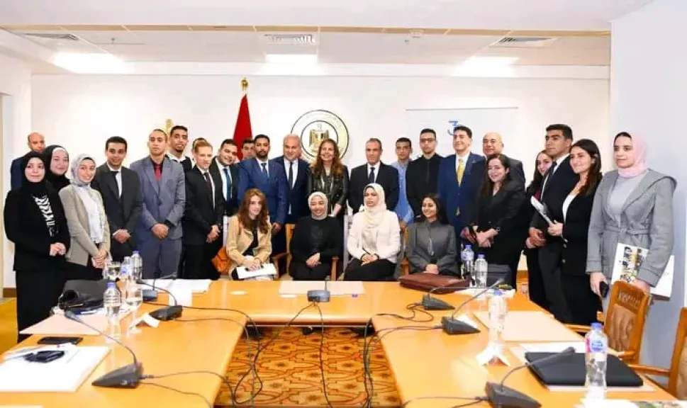 جانب من متابعه 