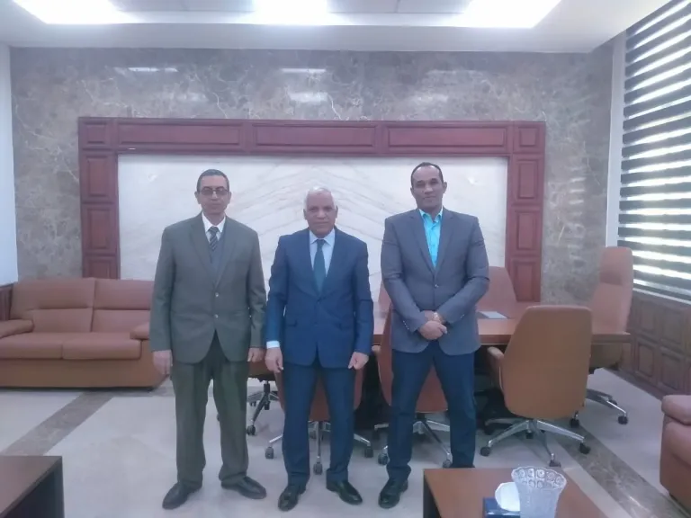جانب من متابعه 