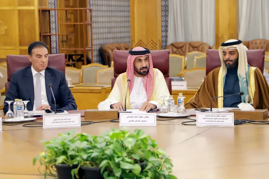 رئيس البرلمان العربي اثناء  الاجتماع
