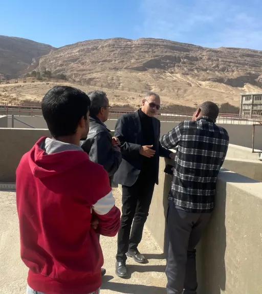 جانب من متابعه 