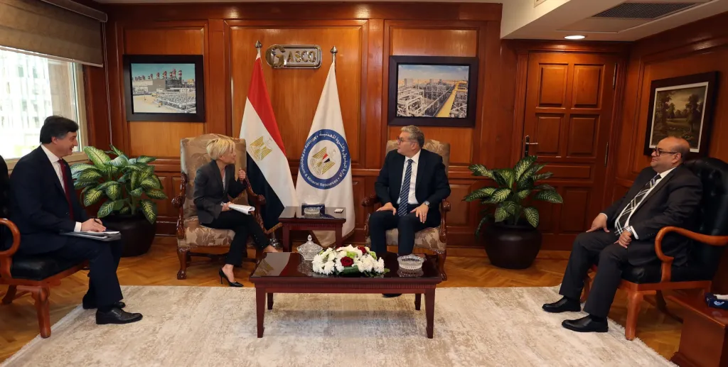 لقاء وزير البترول مع شركة اينى 