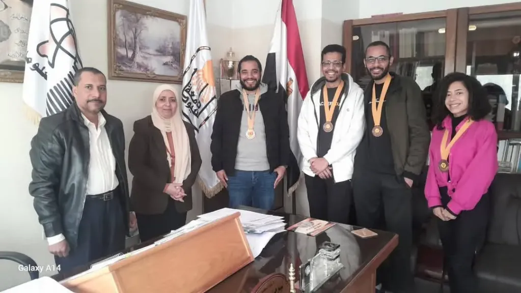 الفريق اللي فايز من طلبه جامعه 