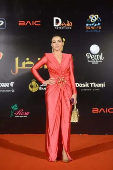 الفنانة دينا فؤاد