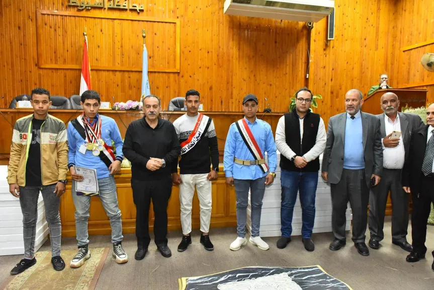 محافظ أسيوط 