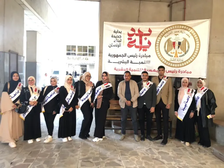 جانب من متابعه 