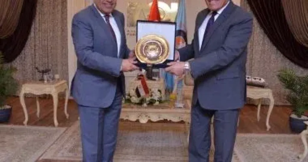 وزير الكهرباء ورئيس العربية للتصنيع