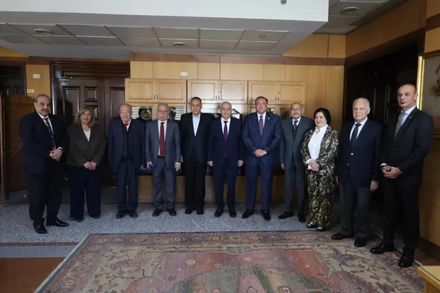 غراب يفتتح المؤتمر 