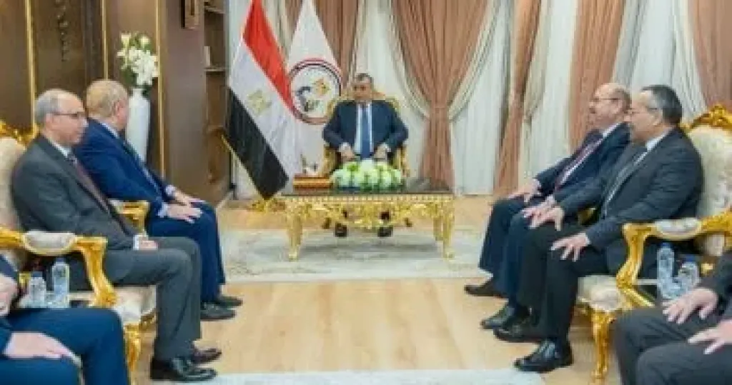 وزير الانتاج الحربى يستقبل سفير مصر بالمغرب لبحث الفرص الاستثمارية