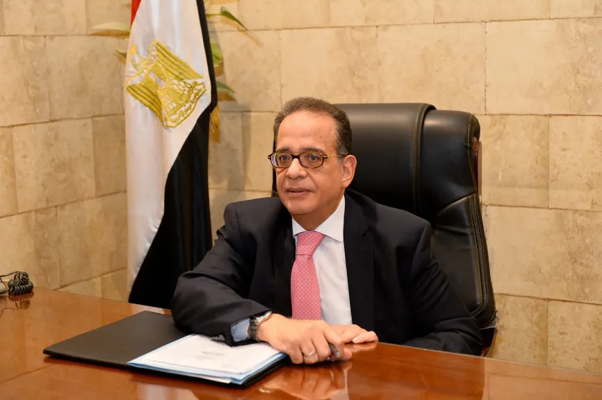 النائب طارق عبد العزيز