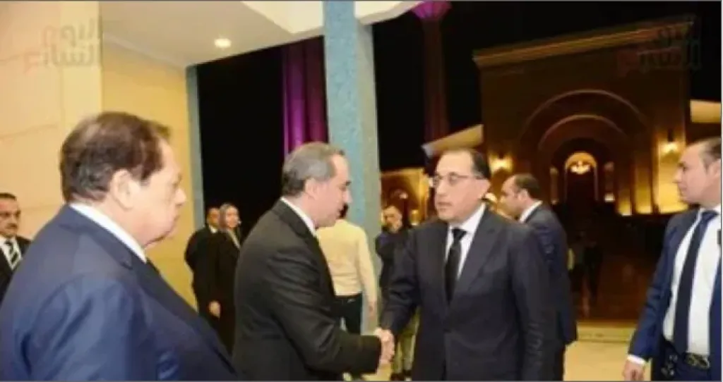 رئيس مجلس الوزراء يقدم واجب العزاء الى المستشار أحمد مناع