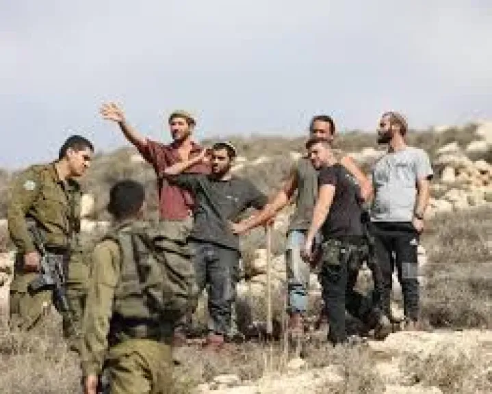 المستعمرون