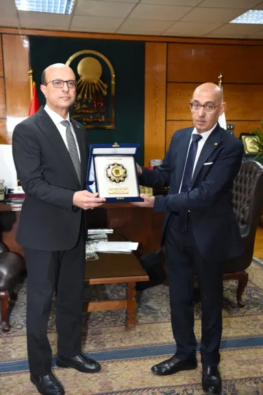 رئيس جامعة 