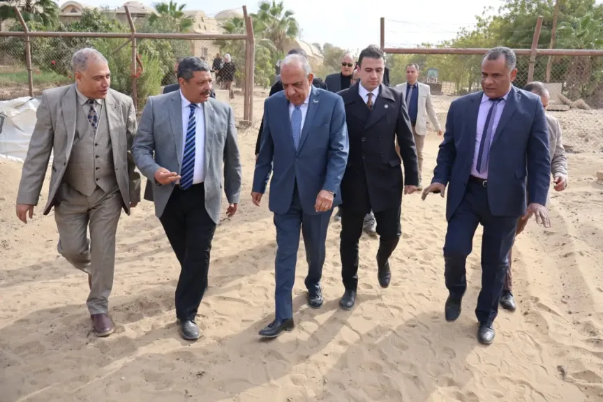 وزير الكهرباء  يتفقد موقع هيئة الطاقة الذرية 