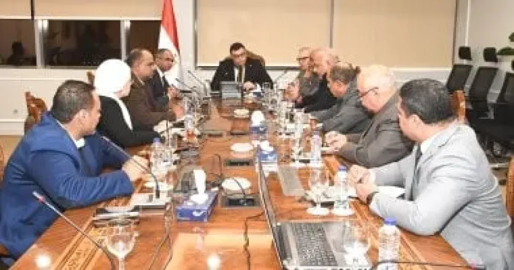 وزير الاسكان يلتقى نواب البرلمان