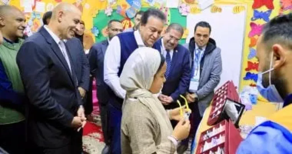 وزيرا الصحة والتعليم يتفقدا مبادرة "عيون أطفالنا مستقبلنا