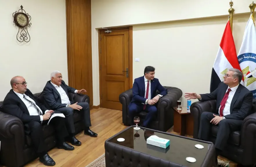  وزير البترول يستقبل فرانسيسكو جاسبارى