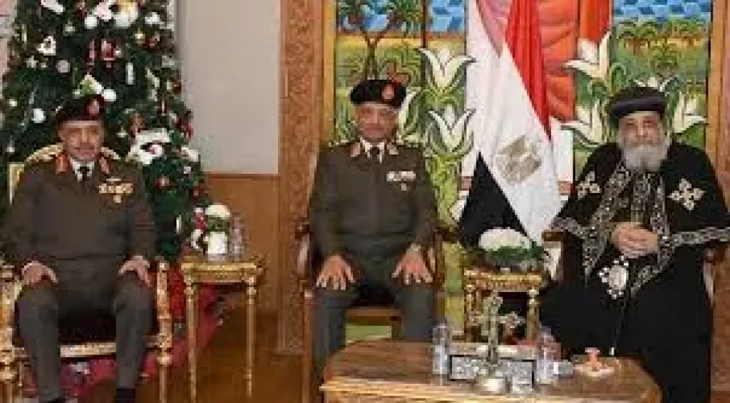 وزير الدفاع يهنئ البابا تواضروس الثانى