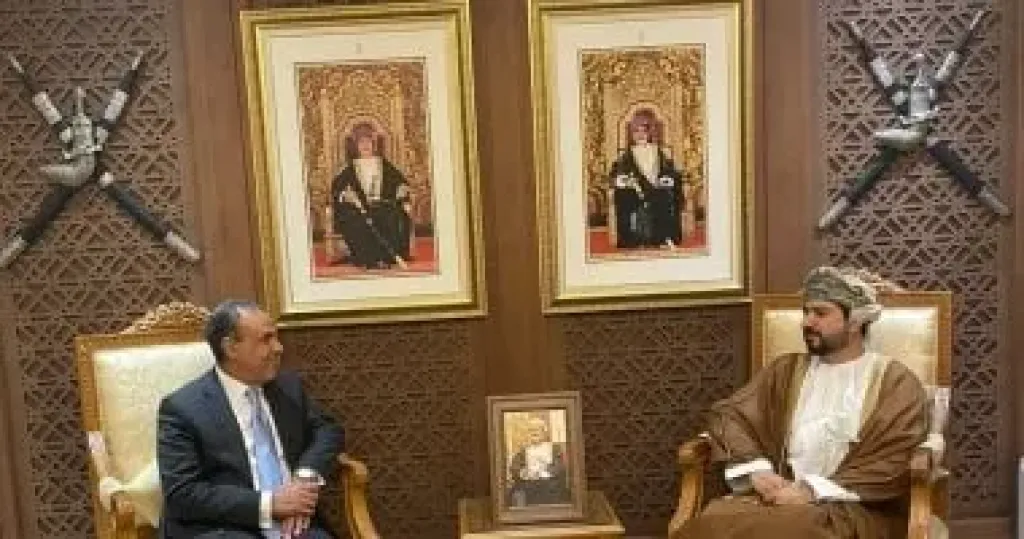 بدر عبد العاطى ووزير التجارة والصناعة العمانى