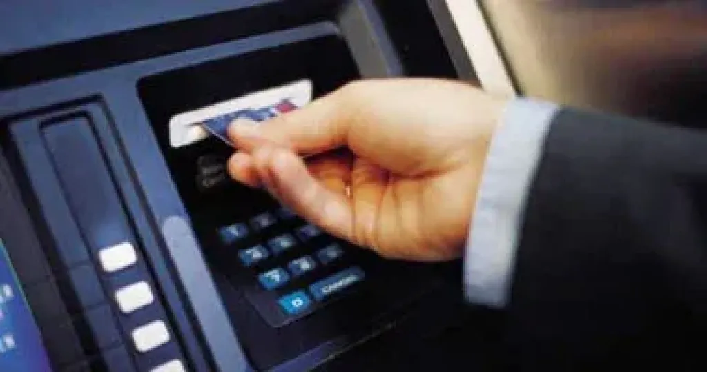 صرف معاشات من ماكينات الصراف الالى