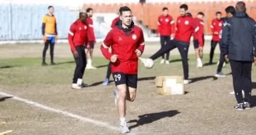 أحمد ياسين مدافع فريق البنك الأهلى