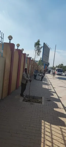 جانب من متابعه 