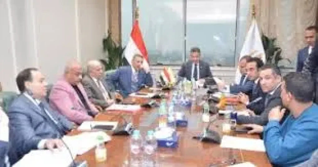 وزير التموين يلتقى أعضاء مجلسى النواب والشيوخ 