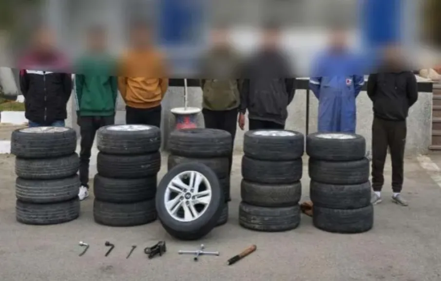 إطارات السيارات المضبوطه بحوزة التشكيل