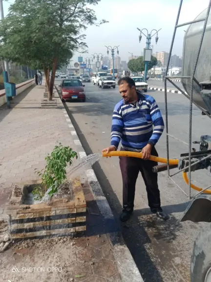 جانب من متابعه 