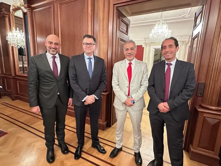 السفير المصري محمد نصر  في فيينا  مع العاملين المصريين في الأمم المتحدة