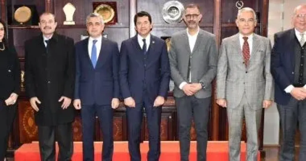 وزير الرياضة مع مجلس اتحاد الفروسية