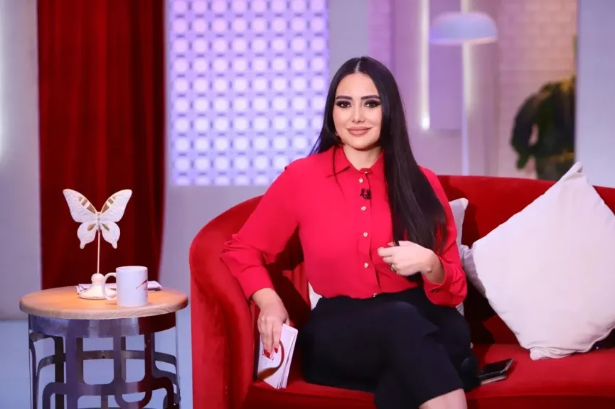 الاعلامية بثينة 