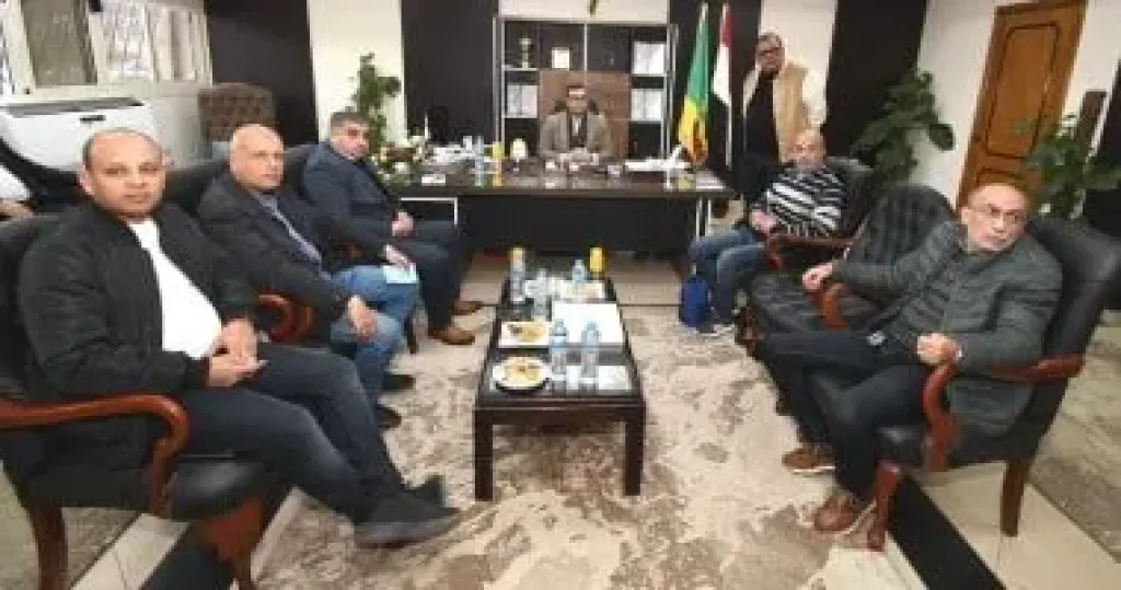 وزير الاسكان خلال الاجتماع