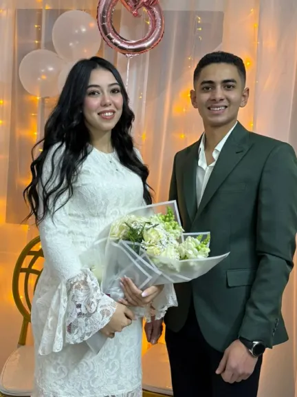 العروسين عمر ومنى