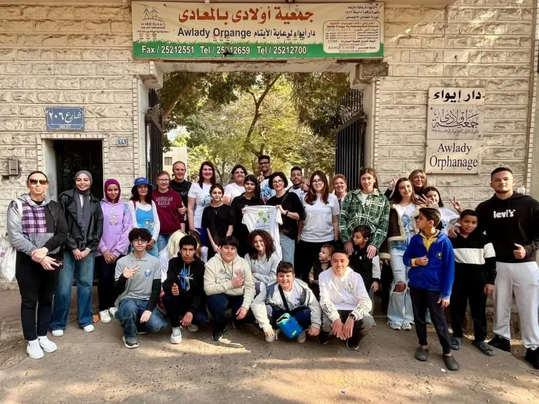 المتطوعون في زيارة دار الأيتام