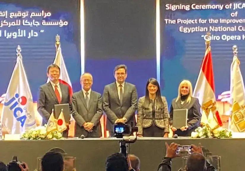 السفير الياباني ووزيرا الثقافة والتخطيط وممثل جايكا ورئيسة الاوبرا
