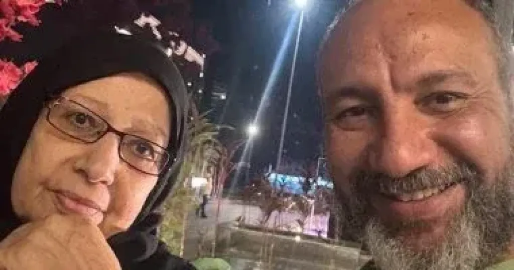 أحمد فهيم ووالدته الراحلة