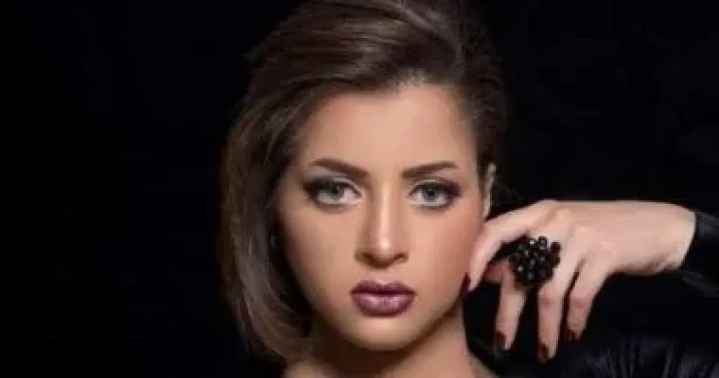 منى فاروق