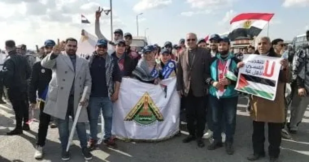 طلاب جامعة بنها يشاركون بالوقفة التضامنية