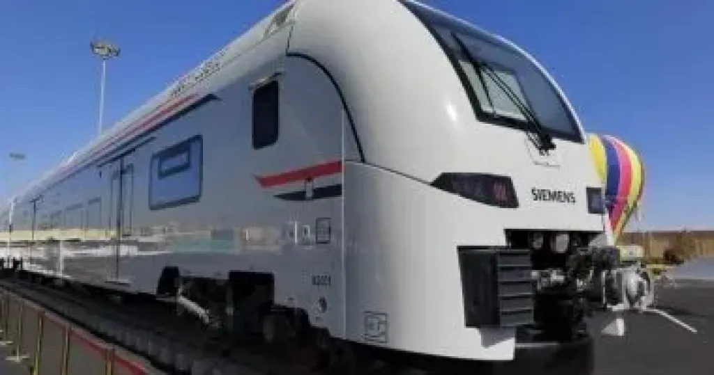 القطار الكهربائى السريع