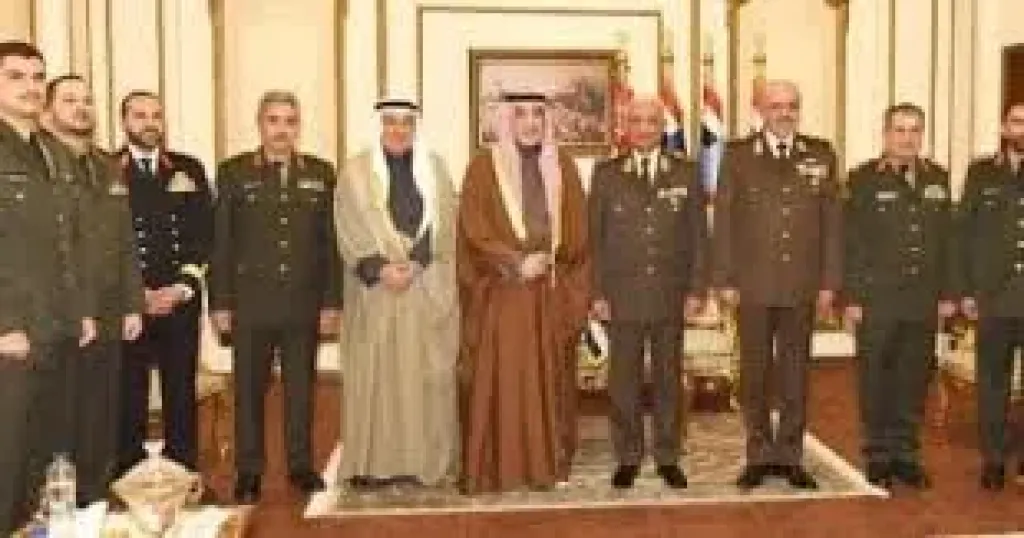 وزير الدفاع يلتقى النائب الأول لرئيس مجلس الوزراء الكويتي 