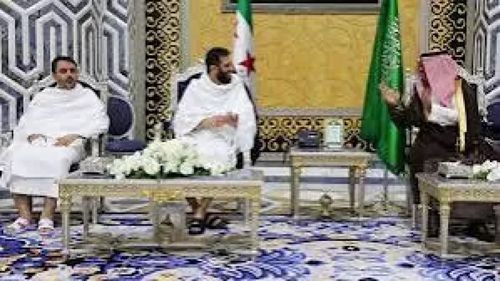 احمد الشرع بملابس الحرم