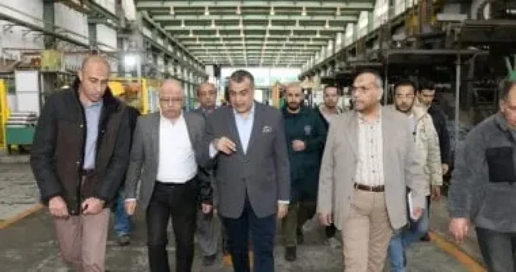 وزير الانتاج الحربي خلال زيارة مفاجئة لشركة حلوان للصناعات