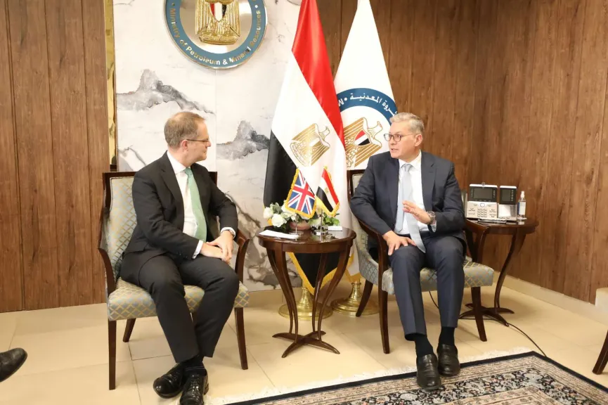كريم بدوي مع السفير البريطاني