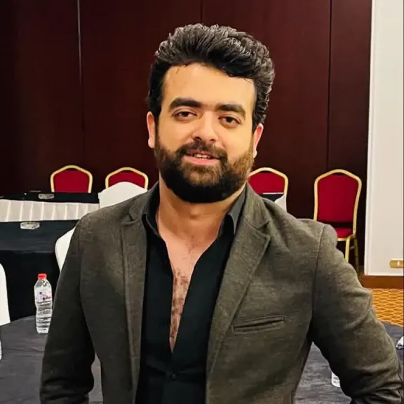 الإعلامي حمدي صلاح