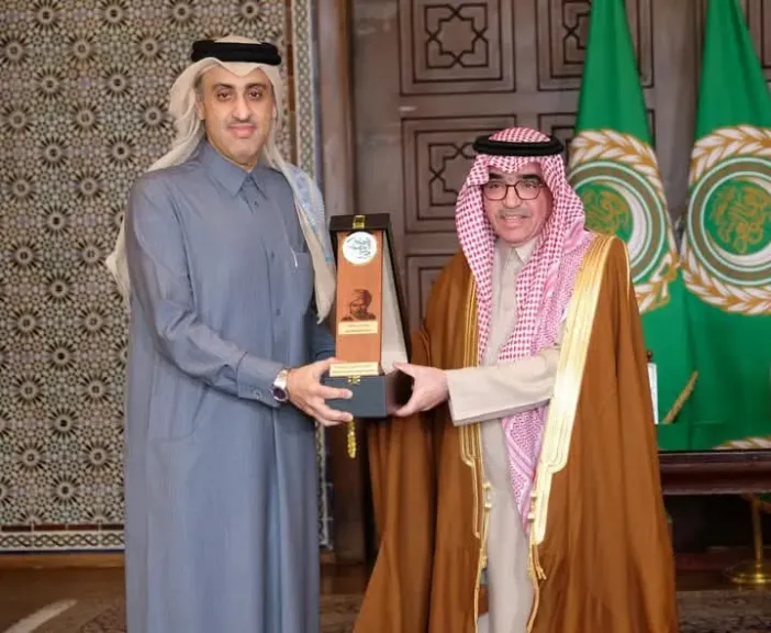 دكتور بندر يكرم السفير المالكي