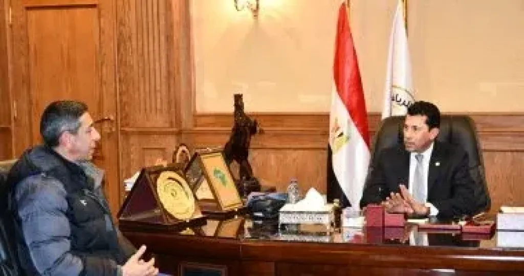 وزير الشباب والرياضة مع رئيس اتحاد القوى
