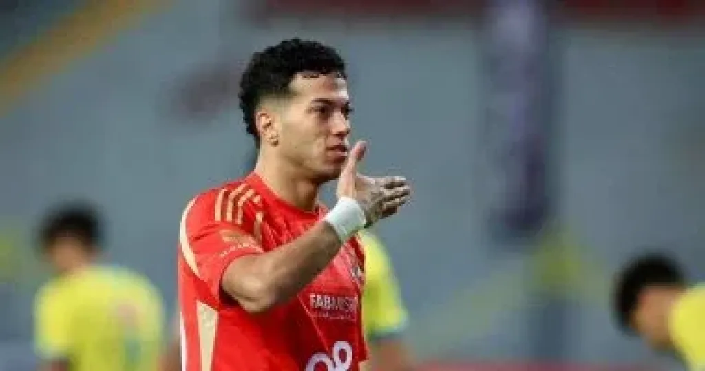 إمام عاشور لاعب الأهلى