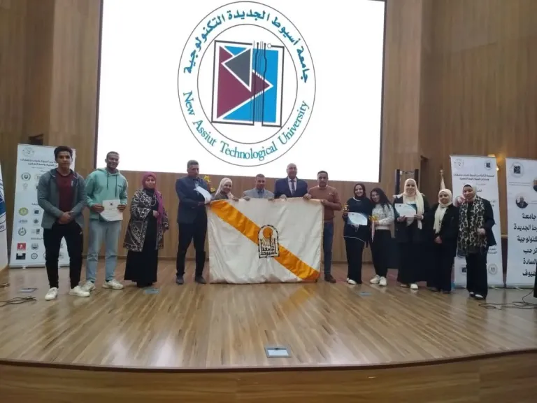 جانب من متابعه 