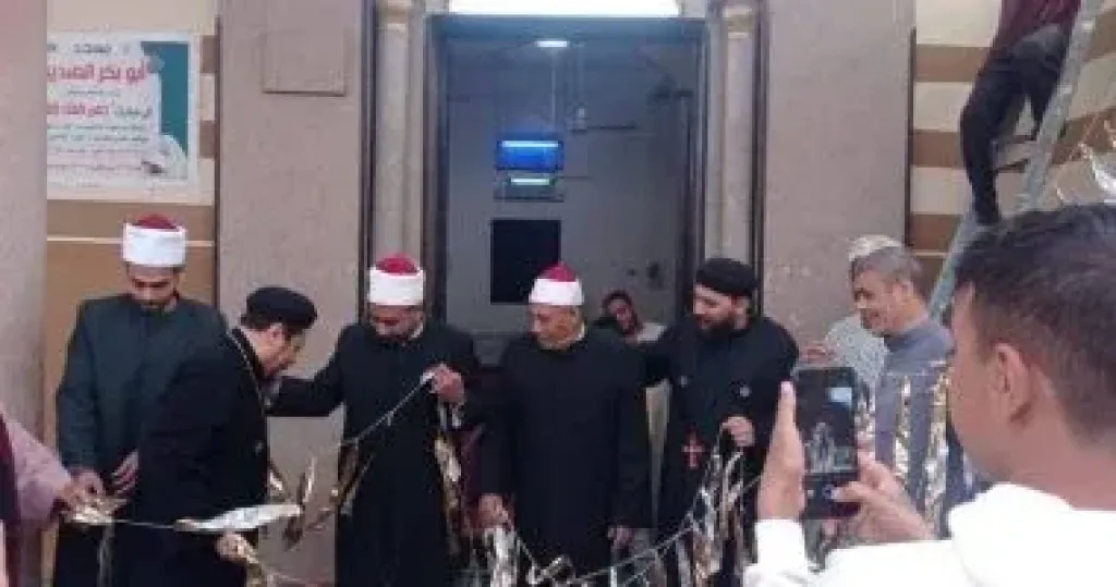 جانب من تعليق الزينة